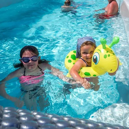 V.i.p. Resort